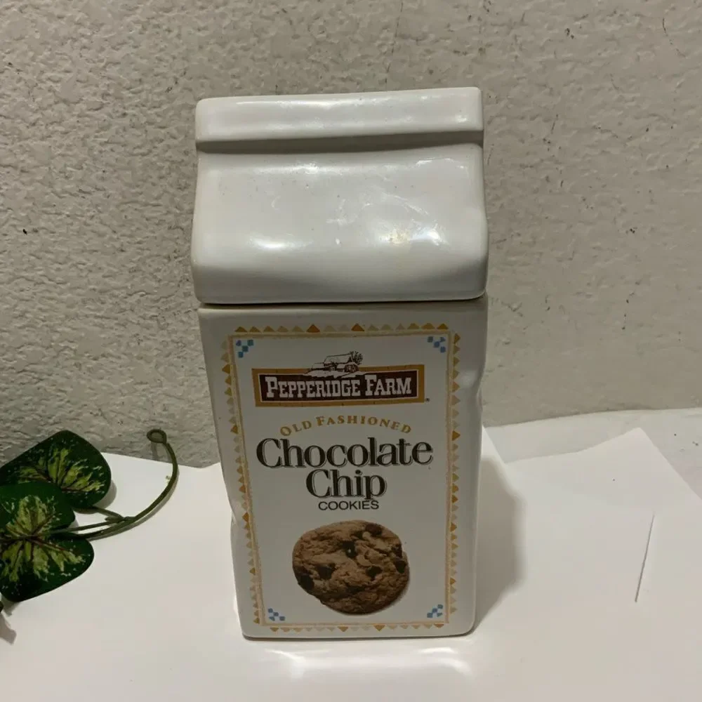Vintage Pepperidge Farm Chocolate Chip Ginger man Ceramic Cookie Jar Canister